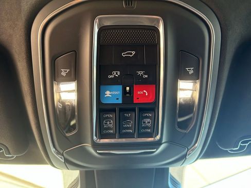 Used 2025 Jeep Wagoneer S Launch Edition image 39