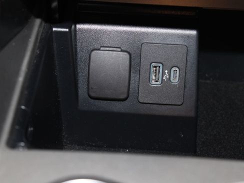 Used 2021 Ford Explorer XLT RWD image 46