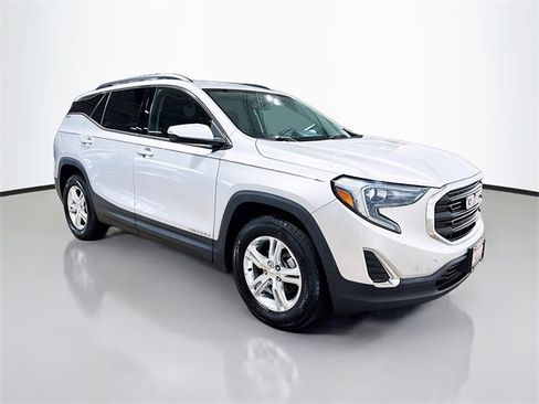 Used 2018 GMC Terrain SLE w/ Driver Convenience Package image 5