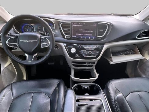 Used 2022 Chrysler Pacifica Touring-L FWD image 15