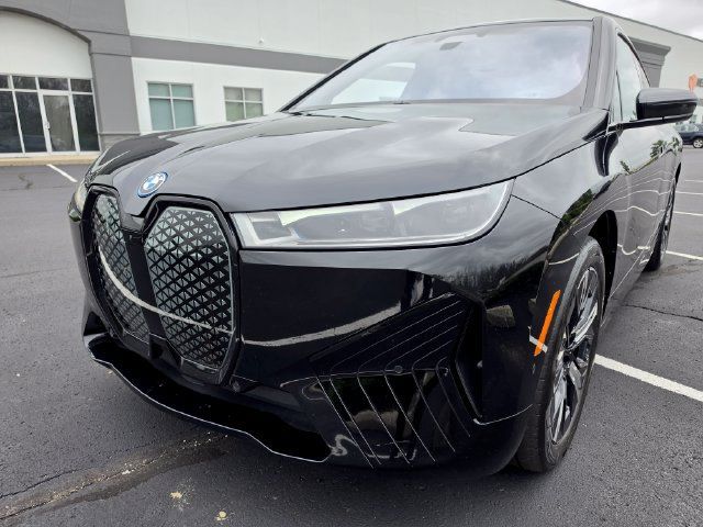 Used 2024 BMW iX xDrive50 w/ Premium Package AWD/4WD image 15