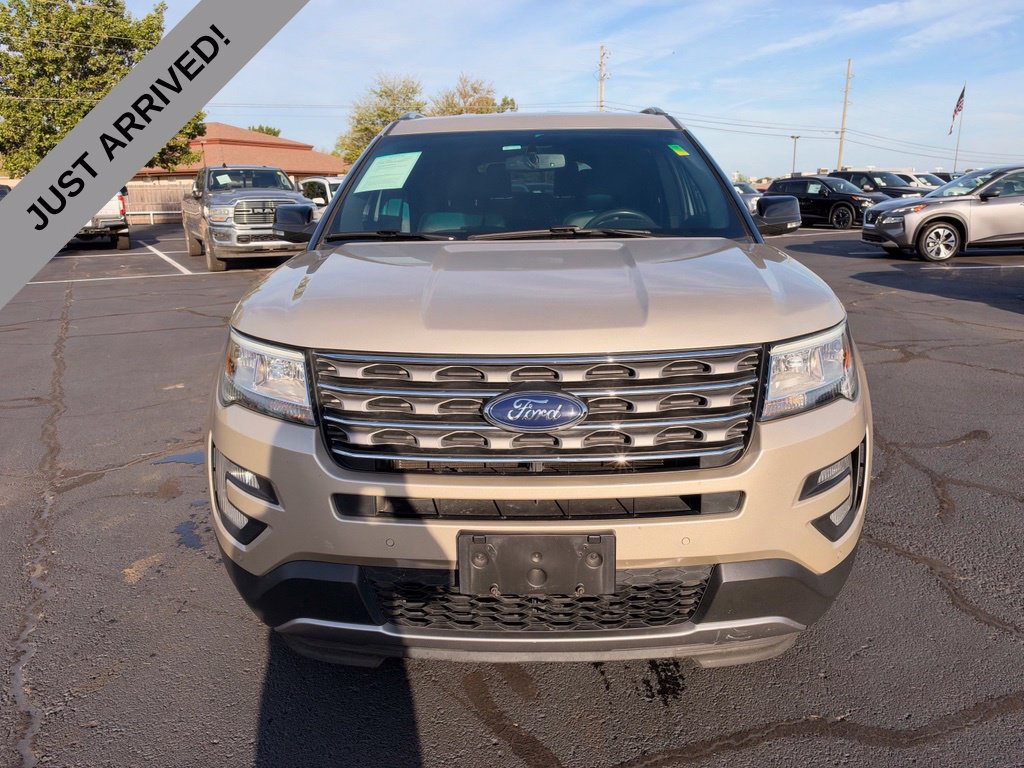 Used 2017 Ford Explorer XLT w/ Equipment Group 202A FWD image 2