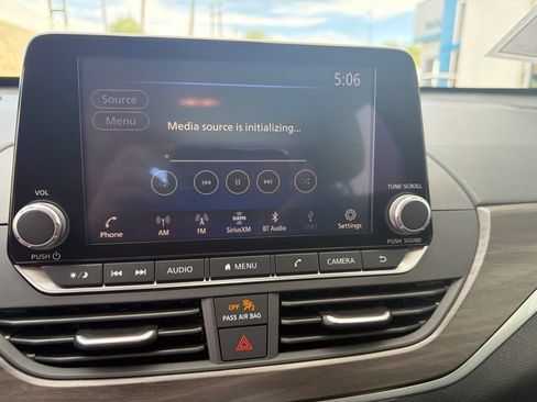 Used 2025 Nissan Altima 2.5 SV FWD image 17