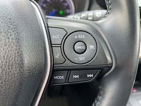 Used 2021 Toyota Venza LE w/ Carpet Mat Package (TMS) image 19