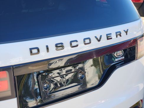 Used 2019 Land Rover Discovery HSE image 12