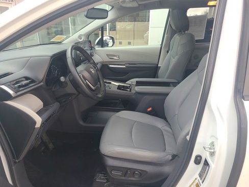 Used 2023 Toyota Sienna XLE image 15
