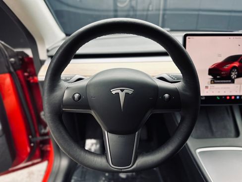 Used 2023 Tesla Model Y Long Range AWD/4WD image 30