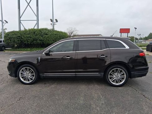 Used 2013 Lincoln MKT AWD image 5