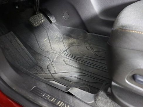 Used 2024 Chevrolet Equinox LT image 32