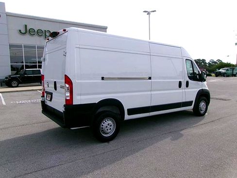 Used 2025 RAM ProMaster 2500 w/ Convenience Group FWD image 4
