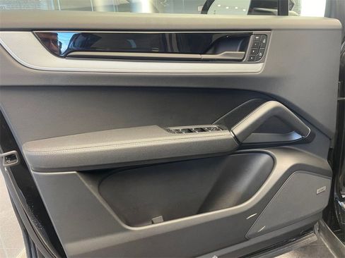 Used 2025 Porsche Cayenne image 24