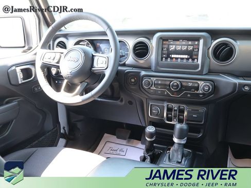 Used 2023 Jeep Wrangler Unlimited AWD/4WD image 13