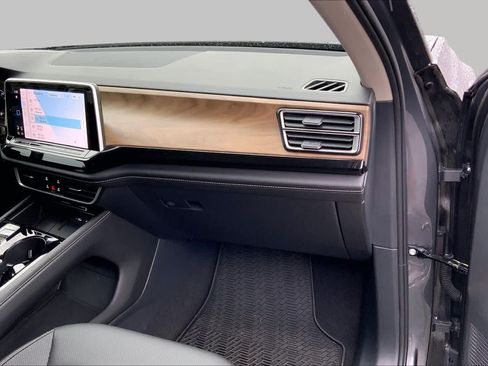 Used 2025 Volkswagen Atlas SE FWD image 18