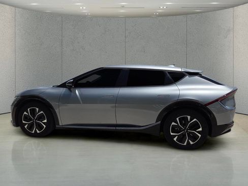 Used 2022 Kia EV6 Wind RWD image 8