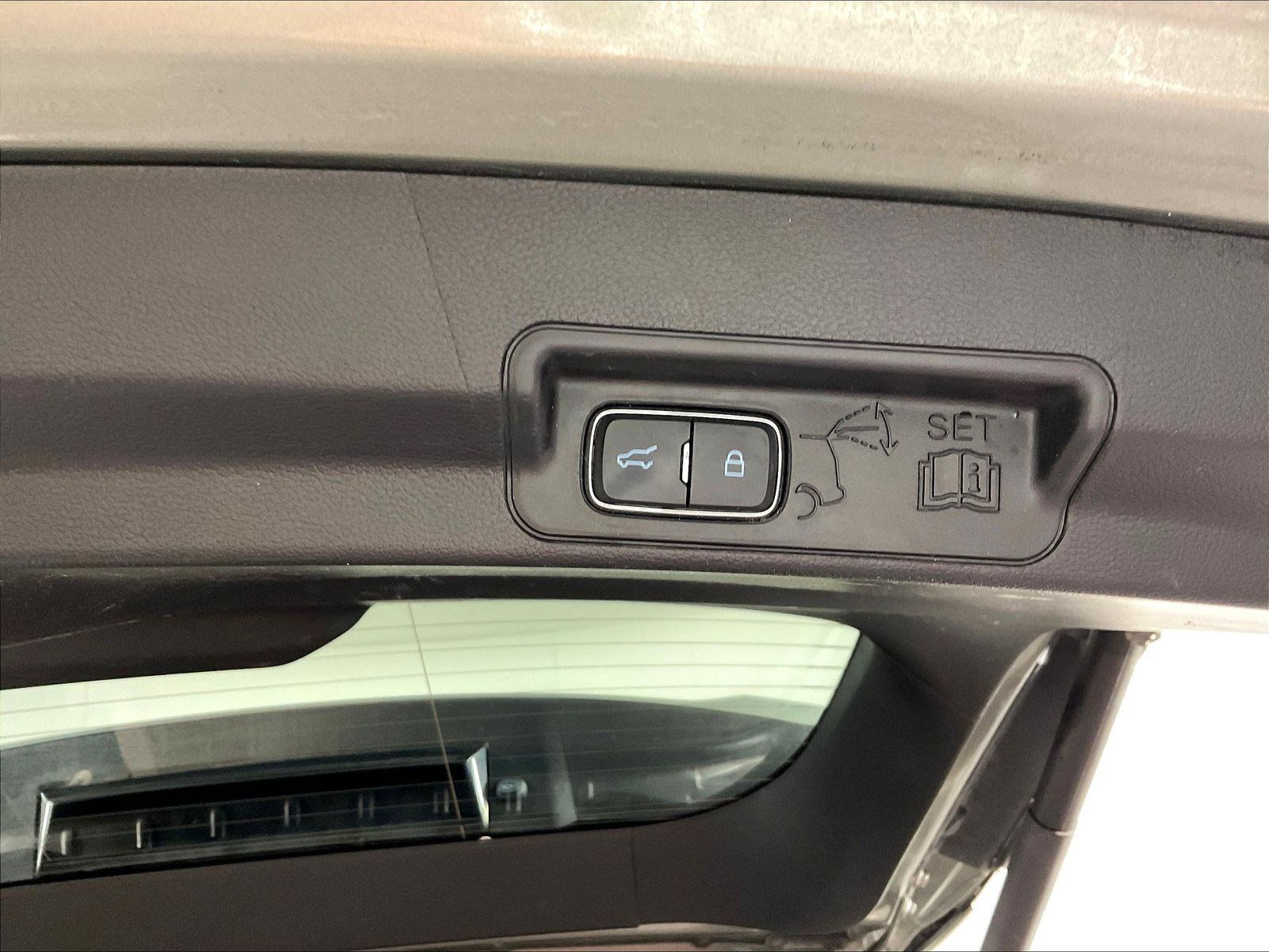 Used 2020 Ford Explorer XLT w/ Equipment Group 202A AWD/4WD image 38