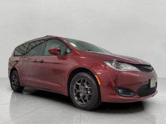 Used 2018 Chrysler Pacifica Touring-L Plus FWD video 1