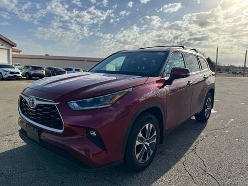 Used 2021 Toyota Highlander XLE image 11