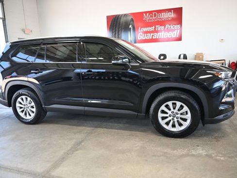 Used 2024 Toyota Grand Highlander AWD image 4