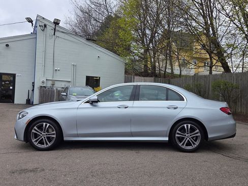 Used 2022 Mercedes-Benz E 350 4MATIC Sedan image 3