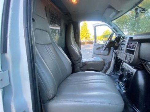 Used 2018 Chevrolet Express 2500 Work Van w/ Driver Convenience Package image 17