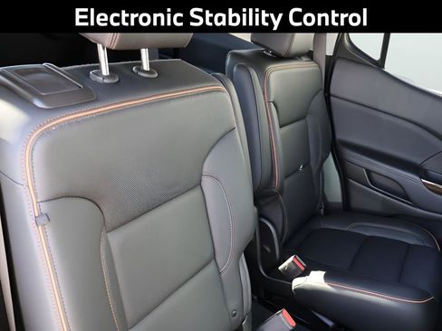 Used 2022 GMC Acadia AT4 image 16