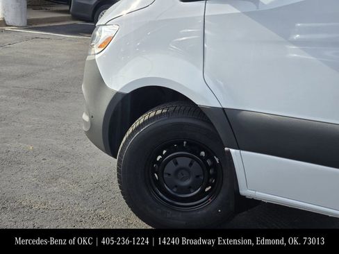 Used 2025 Mercedes-Benz Sprinter 2500 image 5