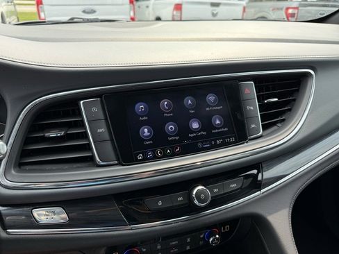 Used 2024 Buick Enclave Premium image 22