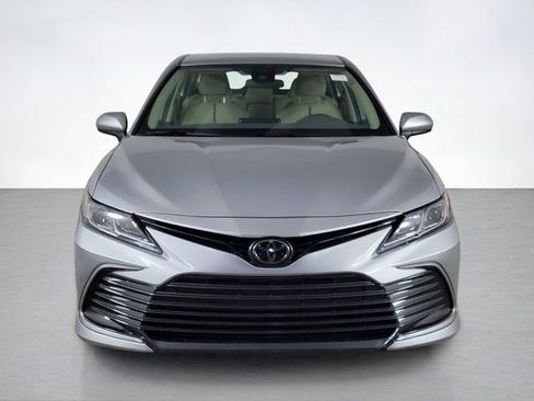 Used 2021 Toyota Camry LE image 7