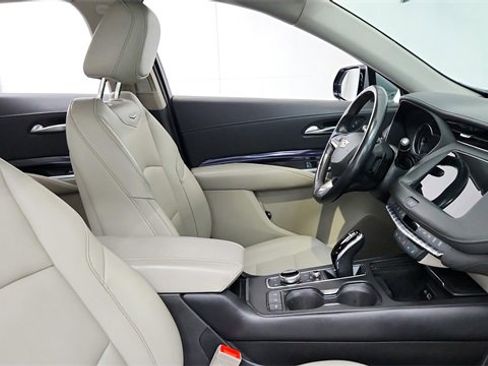 Certified 2023 Cadillac XT4 Luxury w/ Cold Weather Package image 24