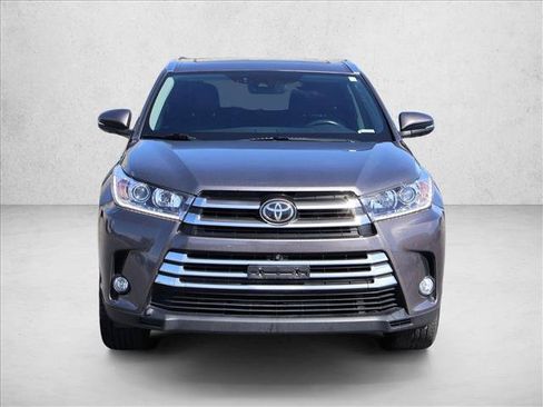 Used 2017 Toyota Highlander Limited AWD/4WD image 2