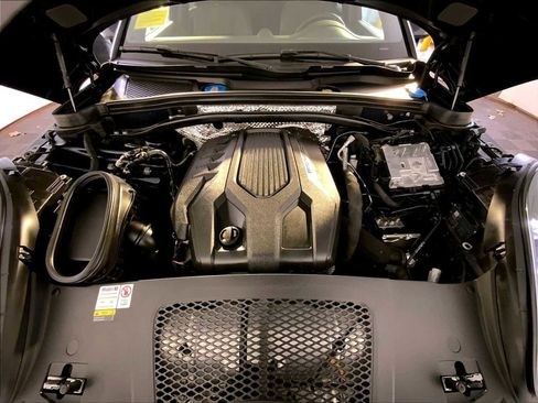 Certified 2023 Porsche Macan image 32