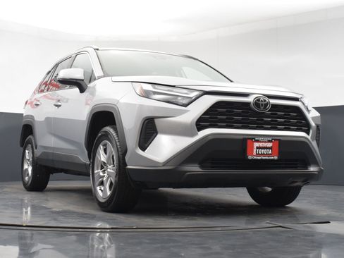 Used 2025 Toyota RAV4 XLE FWD image 28