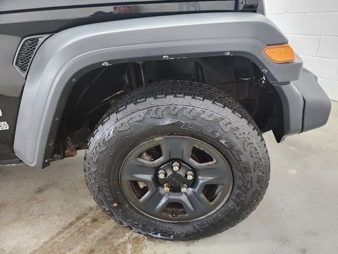 Used 2018 Jeep Wrangler Unlimited Sport image 38