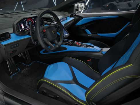 Used 2025 Lamborghini Revuelto AWD/4WD image 44