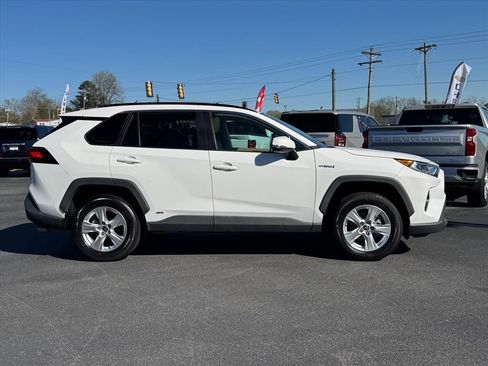 Used 2021 Toyota RAV4 XLE w/ Convenience Package image 2