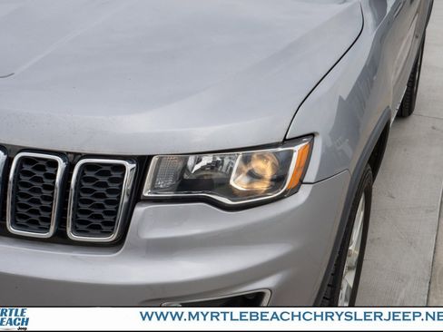 Used 2017 Jeep Grand Cherokee Limited image 10