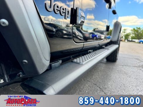 Used 2024 Jeep Gladiator Sport AWD/4WD image 17
