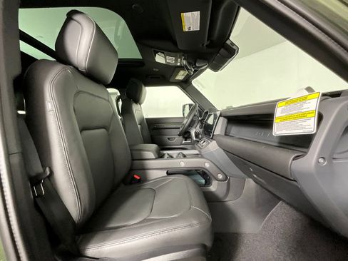 New 2026 Land Rover Defender 130 X-Dynamic SE AWD/4WD image 3