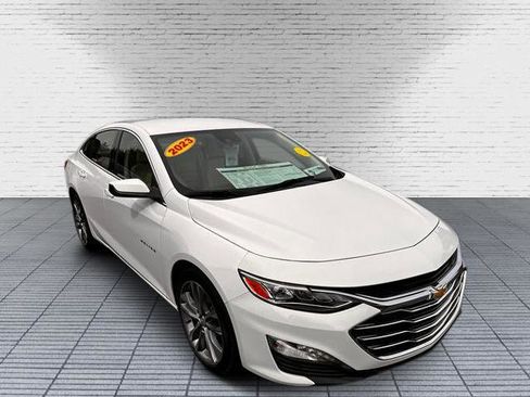 Used 2023 Chevrolet Malibu LT image 2