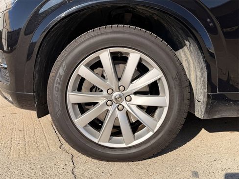 Used 2016 Volvo XC90 T6 Momentum w/ Momentum Plus Package image 9