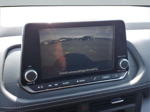 Used 2024 Nissan Rogue SV image 8