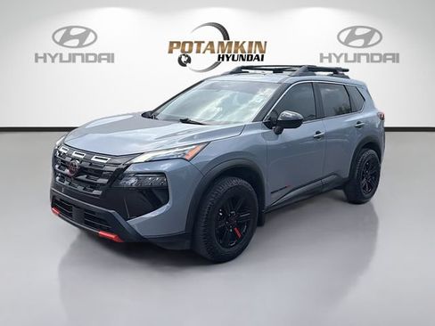 Used 2025 Nissan Rogue SV AWD/4WD image 1