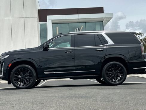 Used 2023 Cadillac Escalade Premium Luxury AWD/4WD image 6