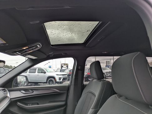 New 2026 Jeep Grand Cherokee Laredo X image 14