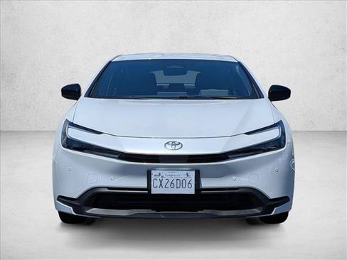 Used 2024 Toyota Prius LE FWD image 2