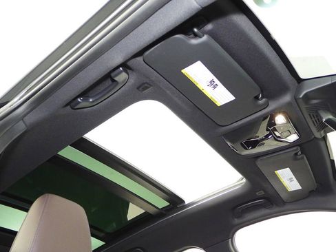 Used 2023 BMW X1 xDrive28i w/ Premium Package image 18