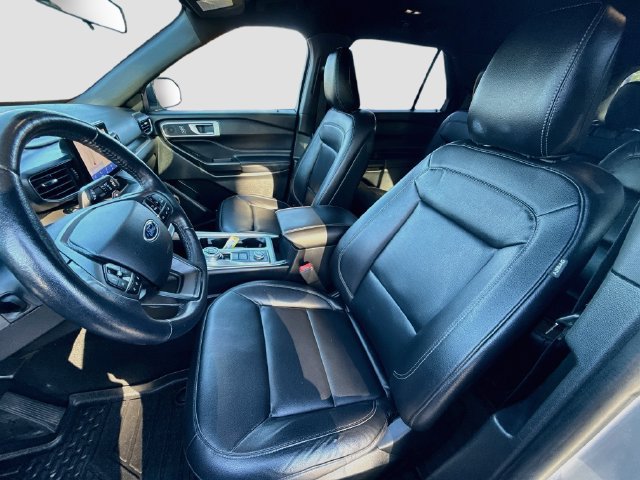 Used 2020 Ford Explorer XLT w/ Equipment Group 202A AWD/4WD image 28