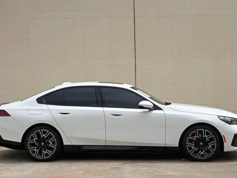 Used 2025 BMW i5 eDrive40i w/ M Sport Package RWD image 57