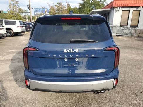 Used 2024 Kia Telluride EX w/ EX Captain's Chair Package image 8