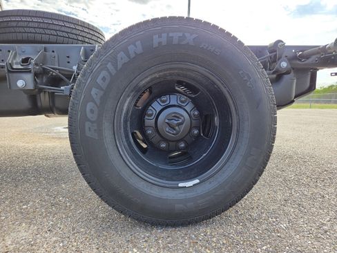 New 2026 RAM 3500 Tradesman AWD/4WD image 9